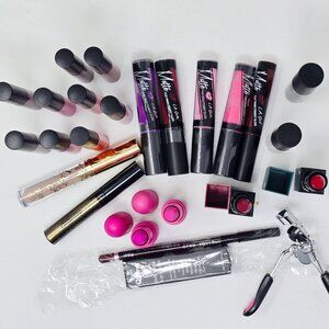 Assorted Lipstick Set – 22 Shades + Lipliner, Glitter Mascara, Eyelash Curler